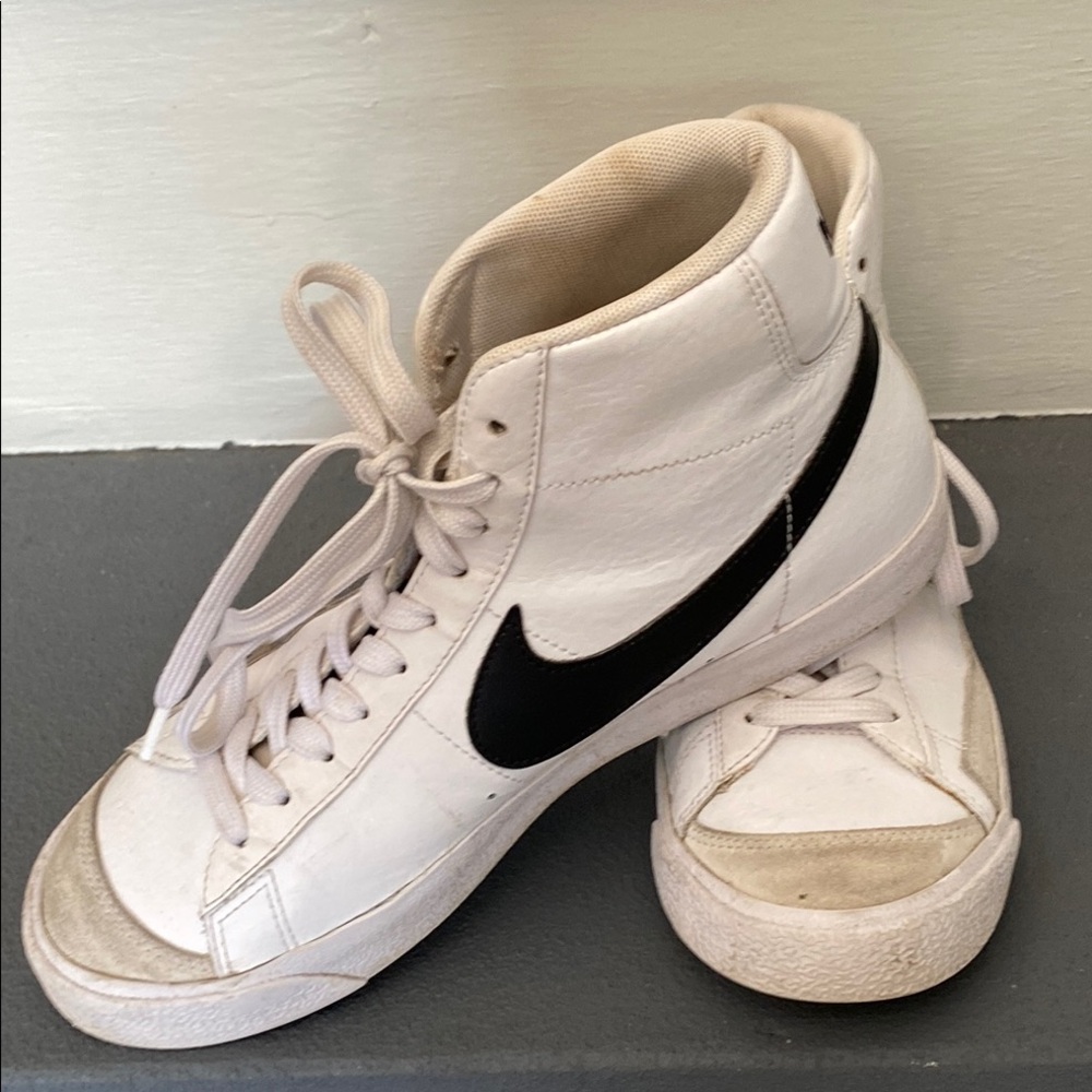 Nike Blazer Mid '77
Big Kids' Sneakers